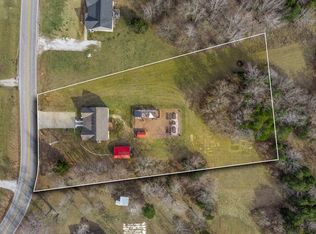 984 Hooper Rd, Charlotte, TN 37036