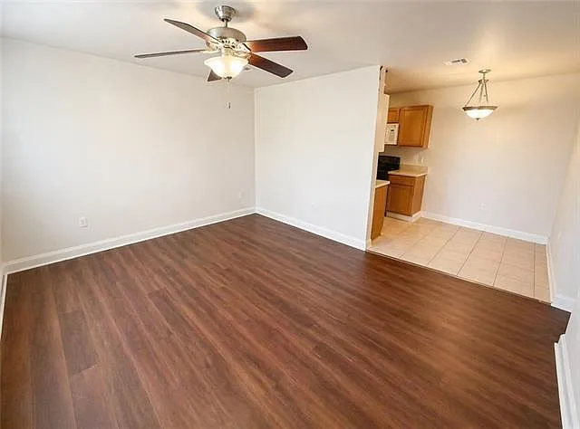 2 bed, 2.0 bath, 900 sqft, $1,050 — Photo 2