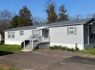 617 Willow Dr, Green Lane, PA 18054