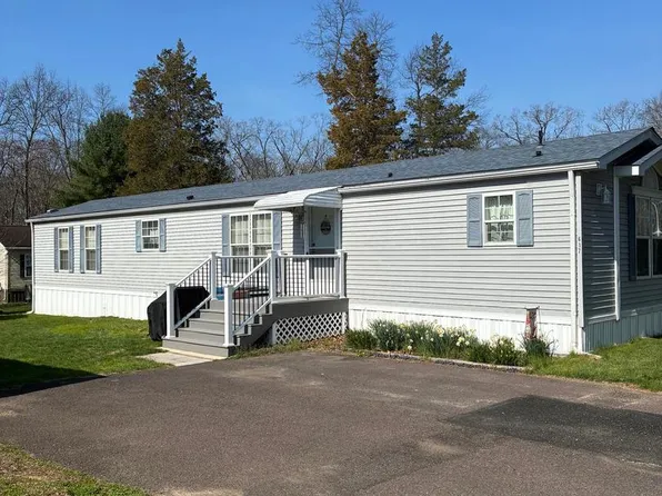 617 Willow Dr, Green Lane, PA 18054