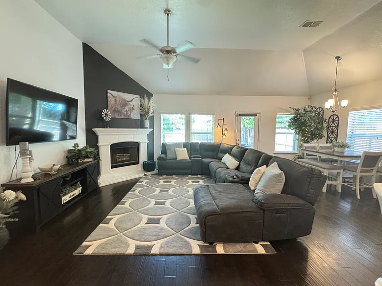 1020 Lake Sierra Way — Photo 2