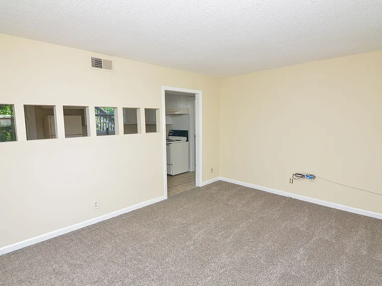 708 Heidi Ct — Photo 3