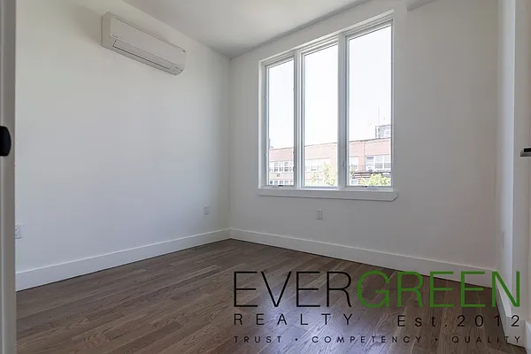 Rented by Evergreen Apartments BK | media 76