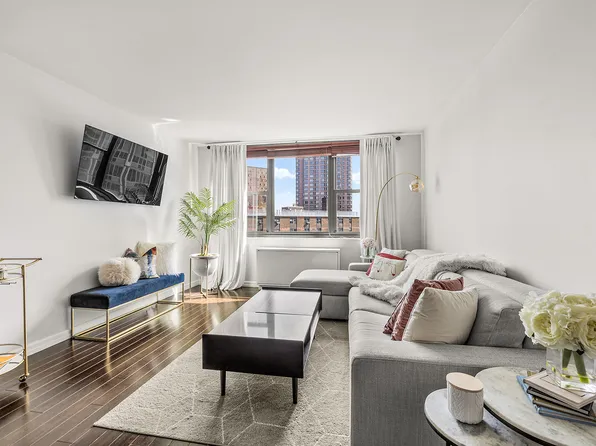 340 East 93rd Street image 1 of 7