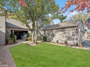 774 Shoreline Rd APT D, Lake Barrington, IL 60010