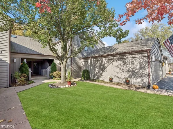 774 Shoreline Rd APT D, Lake Barrington, IL 60010