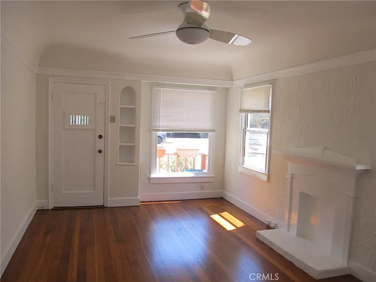 11217 La Maida St — Photo 3