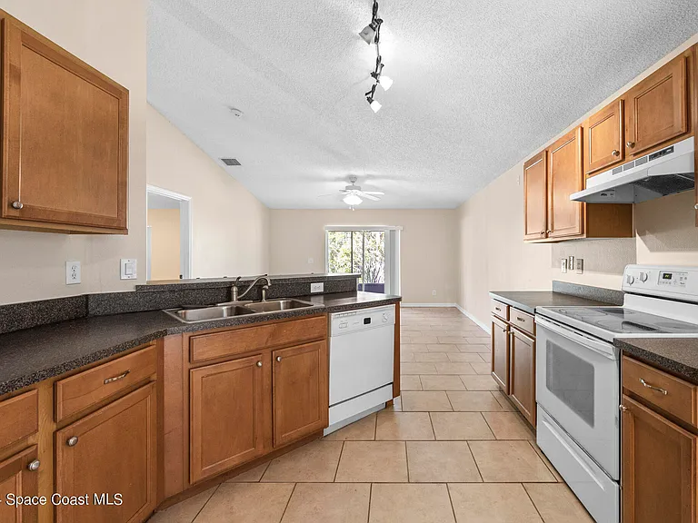 4800 Manchester Dr — Photo 11