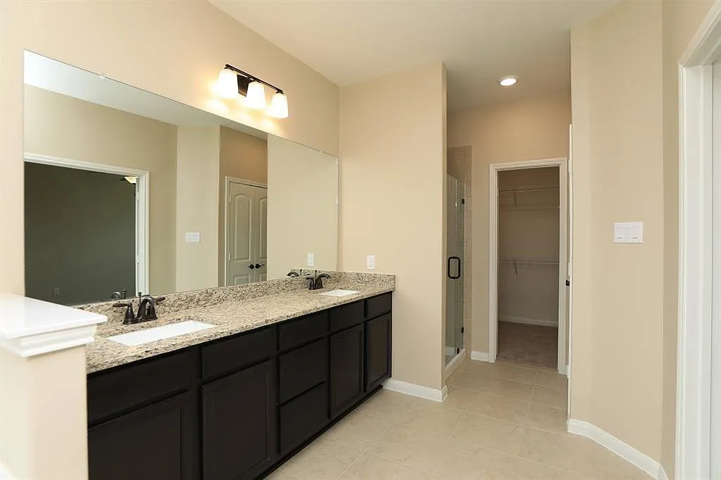 4 bed, 3.5 bath, 2938 sqft, $3,300 — Photo 3