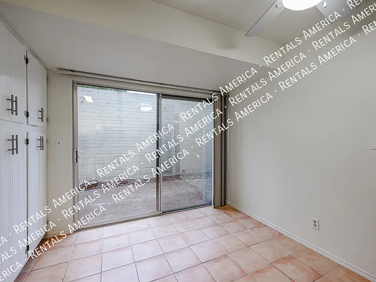 6626 N Majorca Ln W — Photo 5
