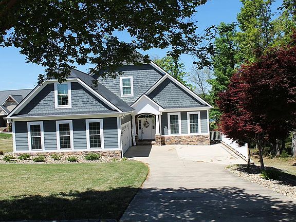 2nd image of 222 Gardenia Dr