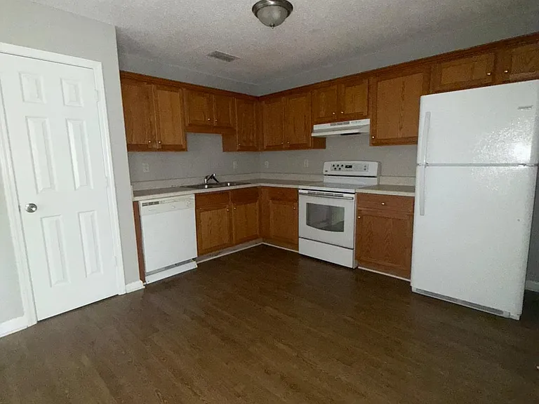 1559 Prospect Rd — Photo 5