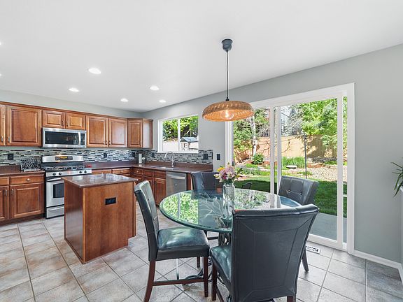 3rd image of 4579 Laurelglen Ln