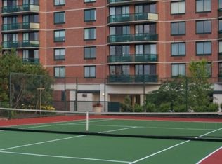 101 Tower Dr, Edgewater, NJ 07020