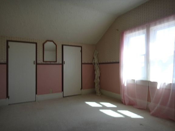 2nd image of 224 2nd Ave NE