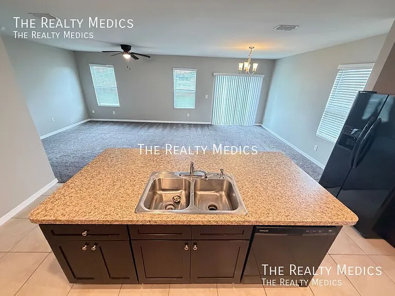 2915 Gibraltar Blvd — Photo 7