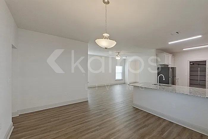 3 bed, 2.0 bath, 1618 sqft, $2,075 — Photo 4