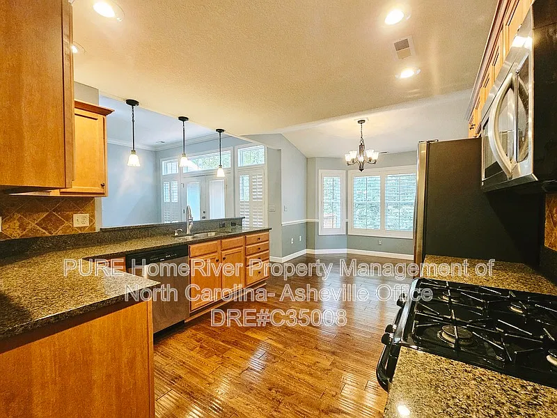 4 bed, 3.0 bath, $2,450 — Photo 3