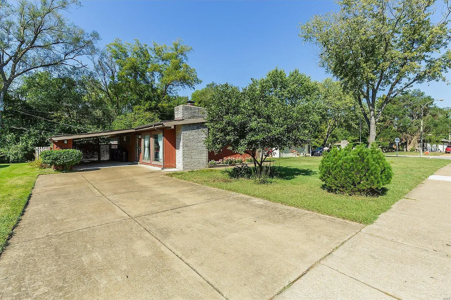 3 bed, 1170 sqft, $2,050 — Photo 1