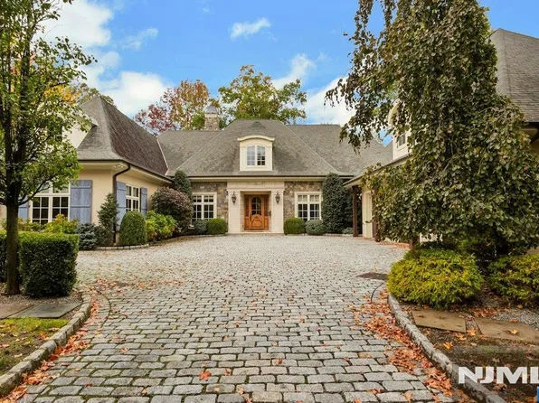 74 Roberts Road, Englewood Cliffs, NJ 07632