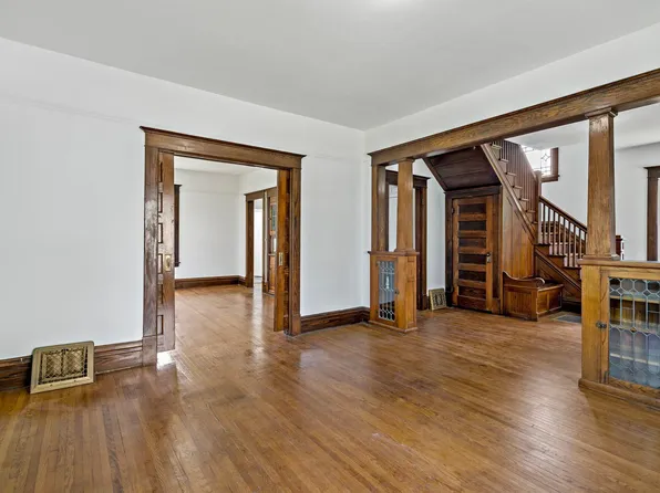 615 1st St, Kenyon, MN 55946