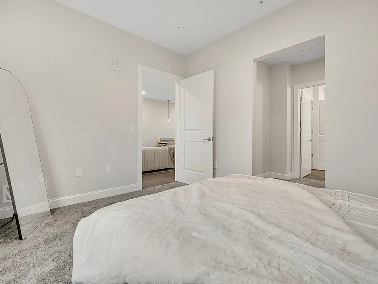 Park Lamont Apartments & Townhomes — Photo 6