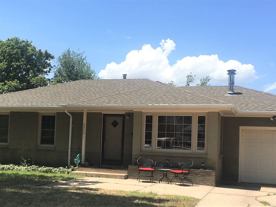 1st image of 2209 Hart Ave