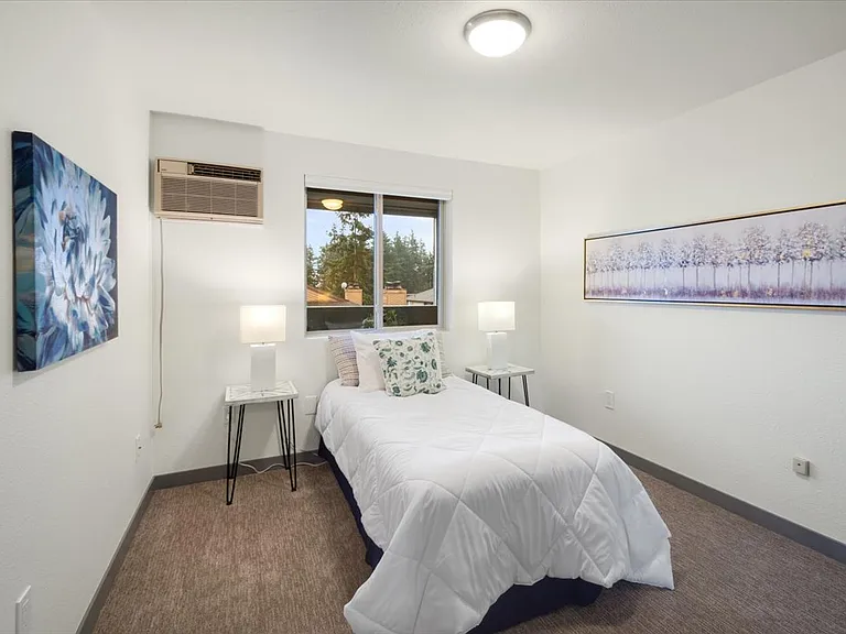 Second bedroom.