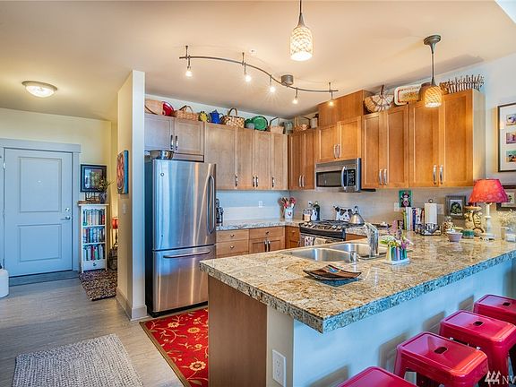 5th image of 1840 25th Ave NE APT 408