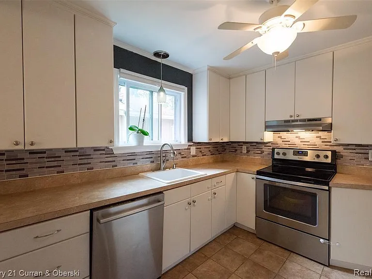 523 E Farnum Ave — Photo 12