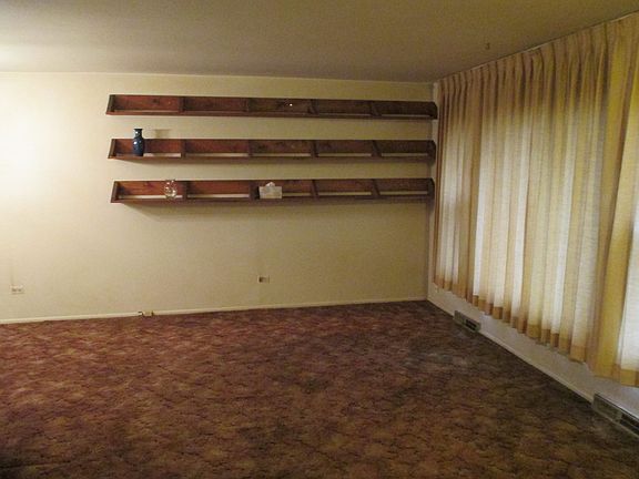 3rd image of 442 Congress Ct