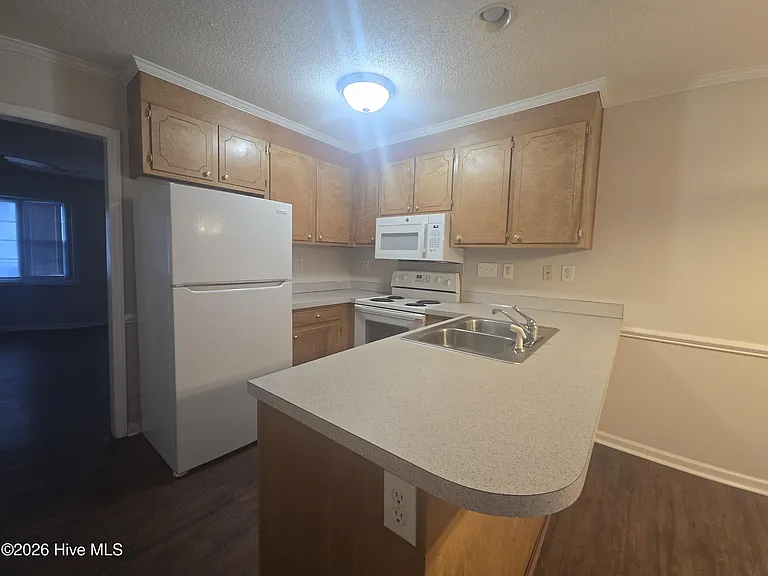 2325 Vineyard Dr #C4 — Photo 2