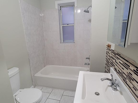 3rd image of 96 Eaton Pl #2AA