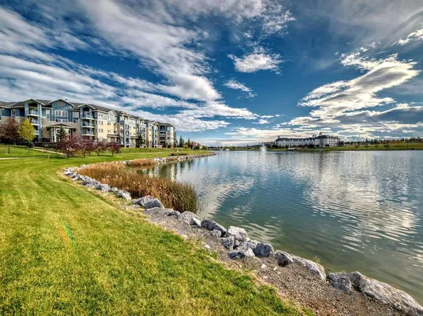 108 N Country Village Cir NE #110, Calgary, AB T3K 0E3