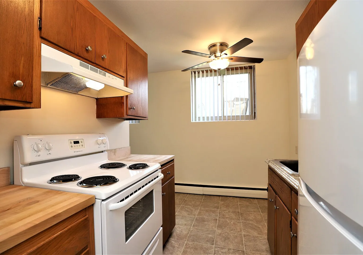 Akins/Oliver Apts - 7530 — Photo 3