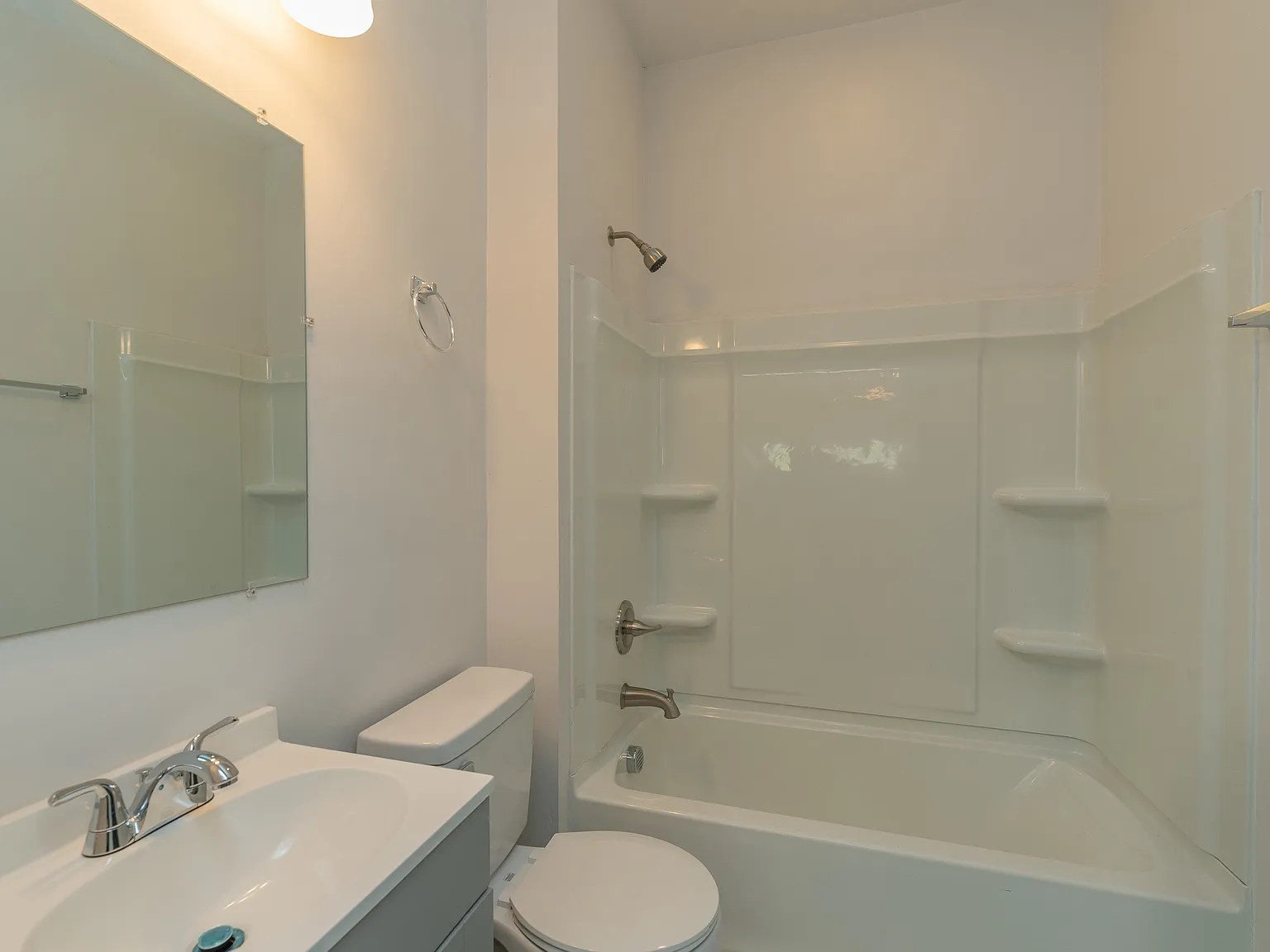2 bed, 605 sqft, $1,000 — Photo 3