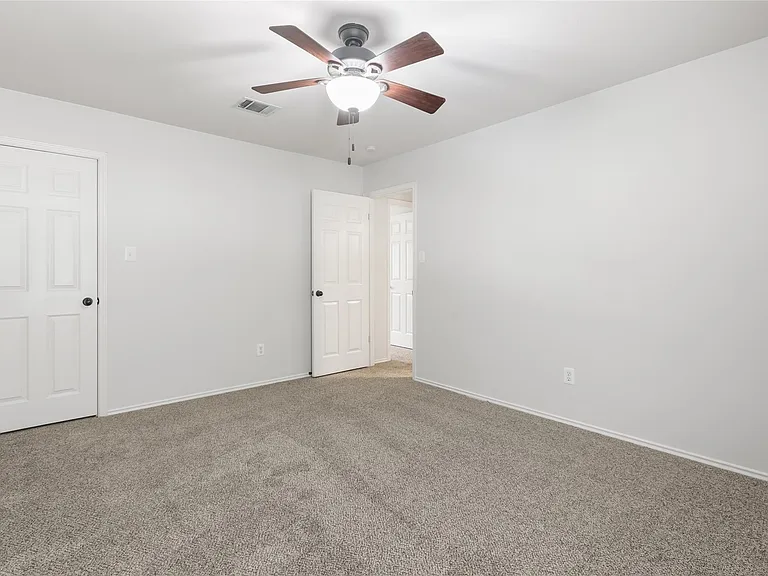 2604 Stenson Dr — Photo 29