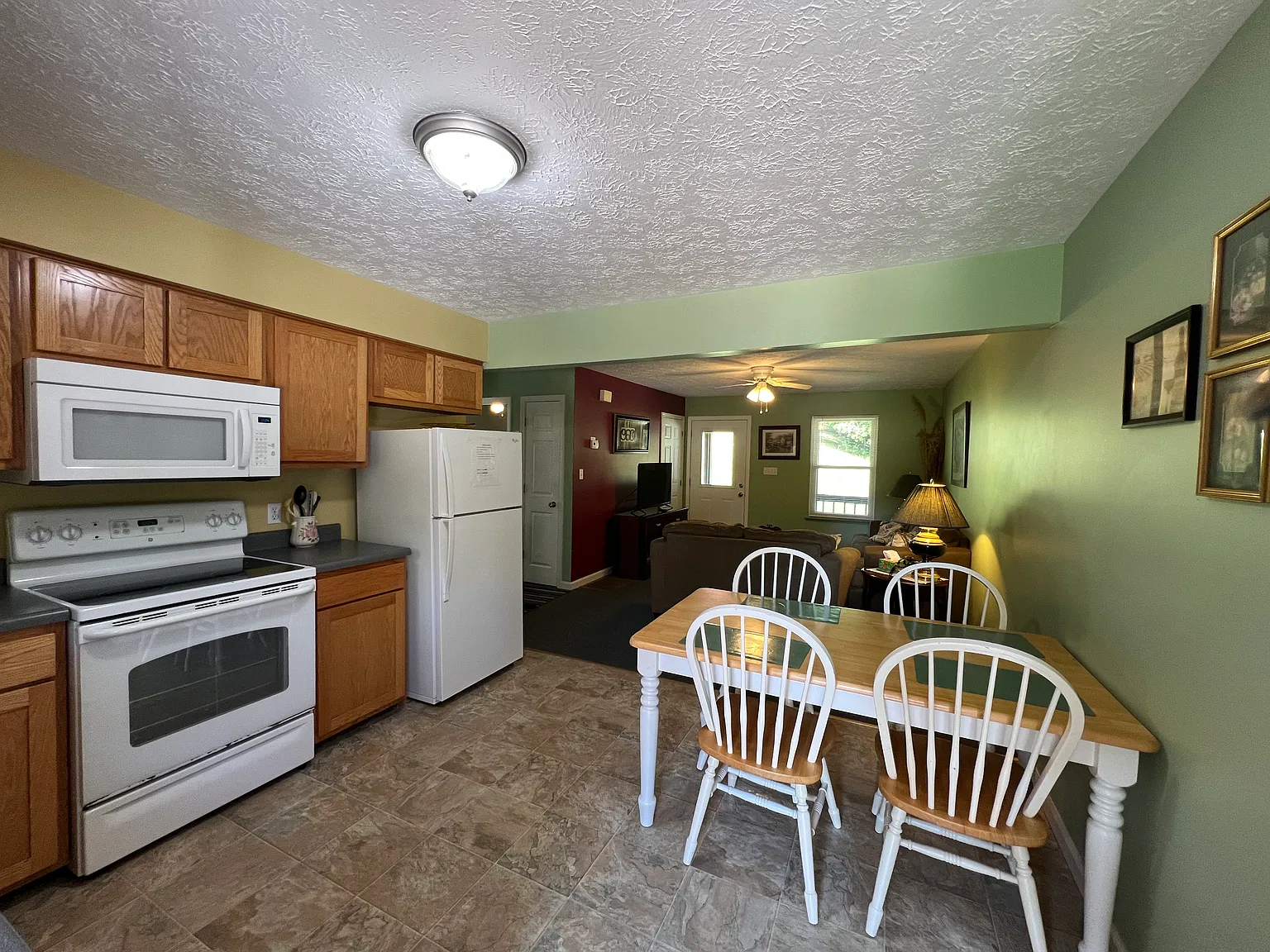 2 bed, 650 sqft, $900 — Photo 3