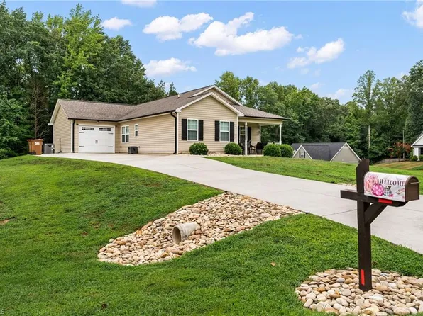 114 Kanah Ct, Winston Salem, NC 27107