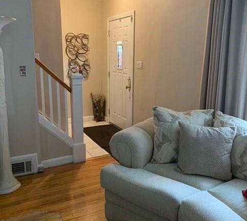 5th image of 129 Chester Dr
