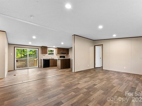 4th image of 99 Sandy Hill Ln