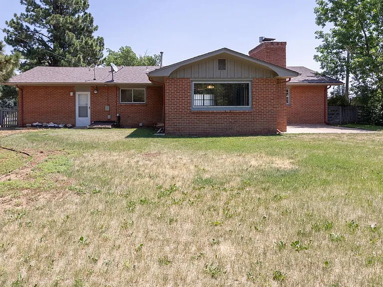822 Orion Dr — Photo 3