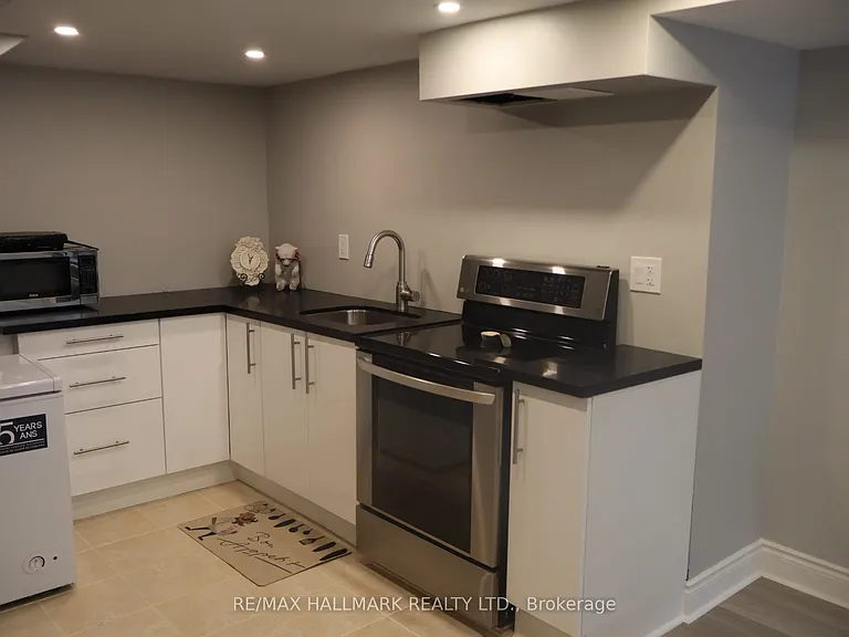 15 Cormorant Cres #BASEMENT — Photo 8