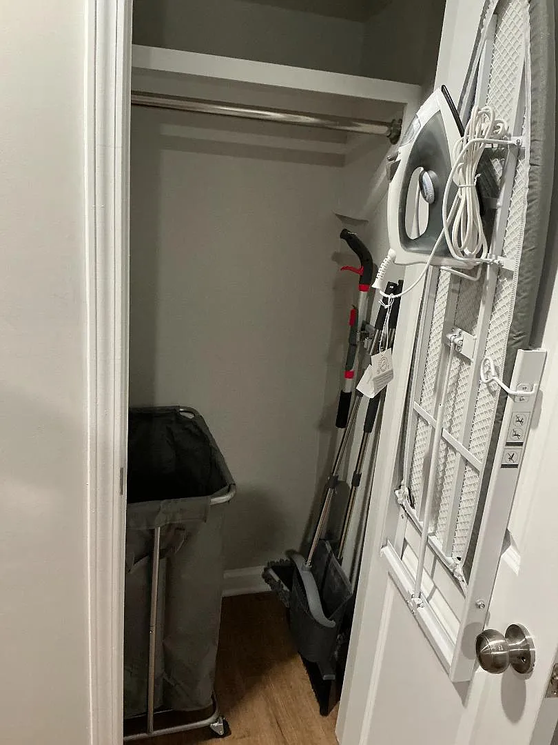 733 W 52nd St - Studio Unit A-1 — Photo 4
