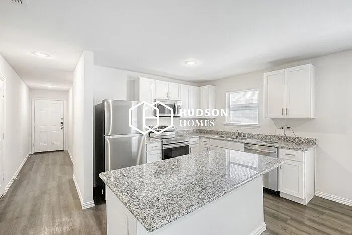 471 Bobbie St — Photo 6