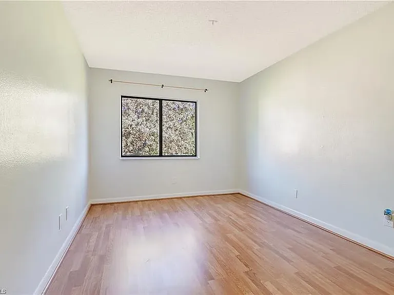 4033 Sandlewood Ln #3 — Photo 2