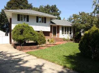 54 Roxbury Dr, Commack, NY 11725