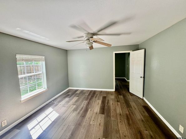 111 Braziel St, Lindale, TX 75771