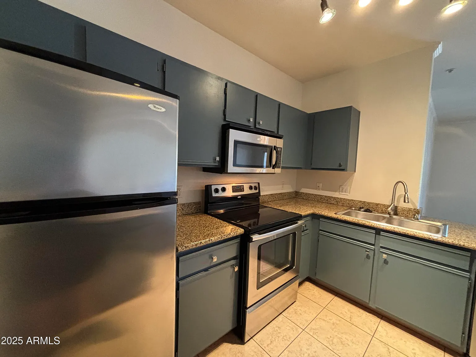 2 bed, 2.0 bath, 1034 sqft, $1,595 — Photo 4