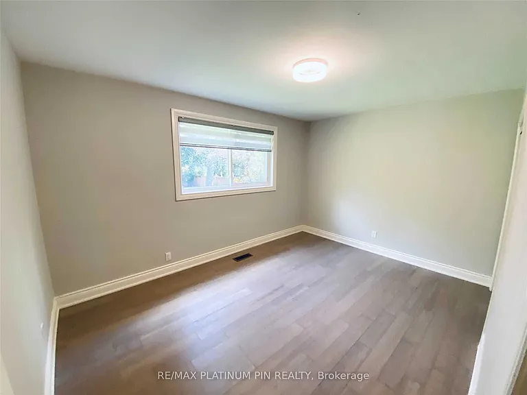 15 Whitelock Cres — Photo 11